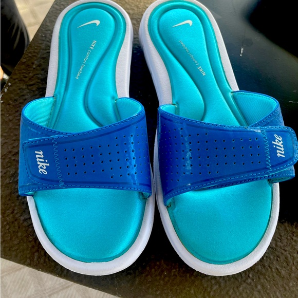 Nike women’s flip flops - Picture 1 of 2